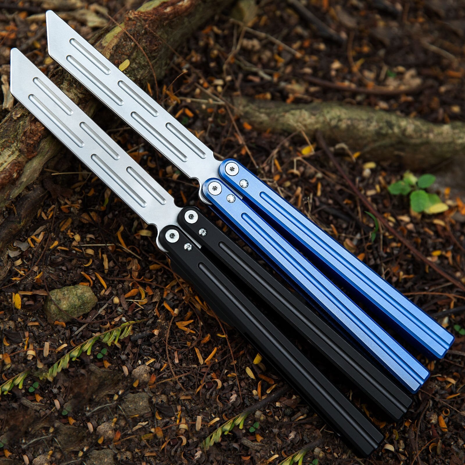 Baliplus triton v2 balisong trainer black and blue opended postitions